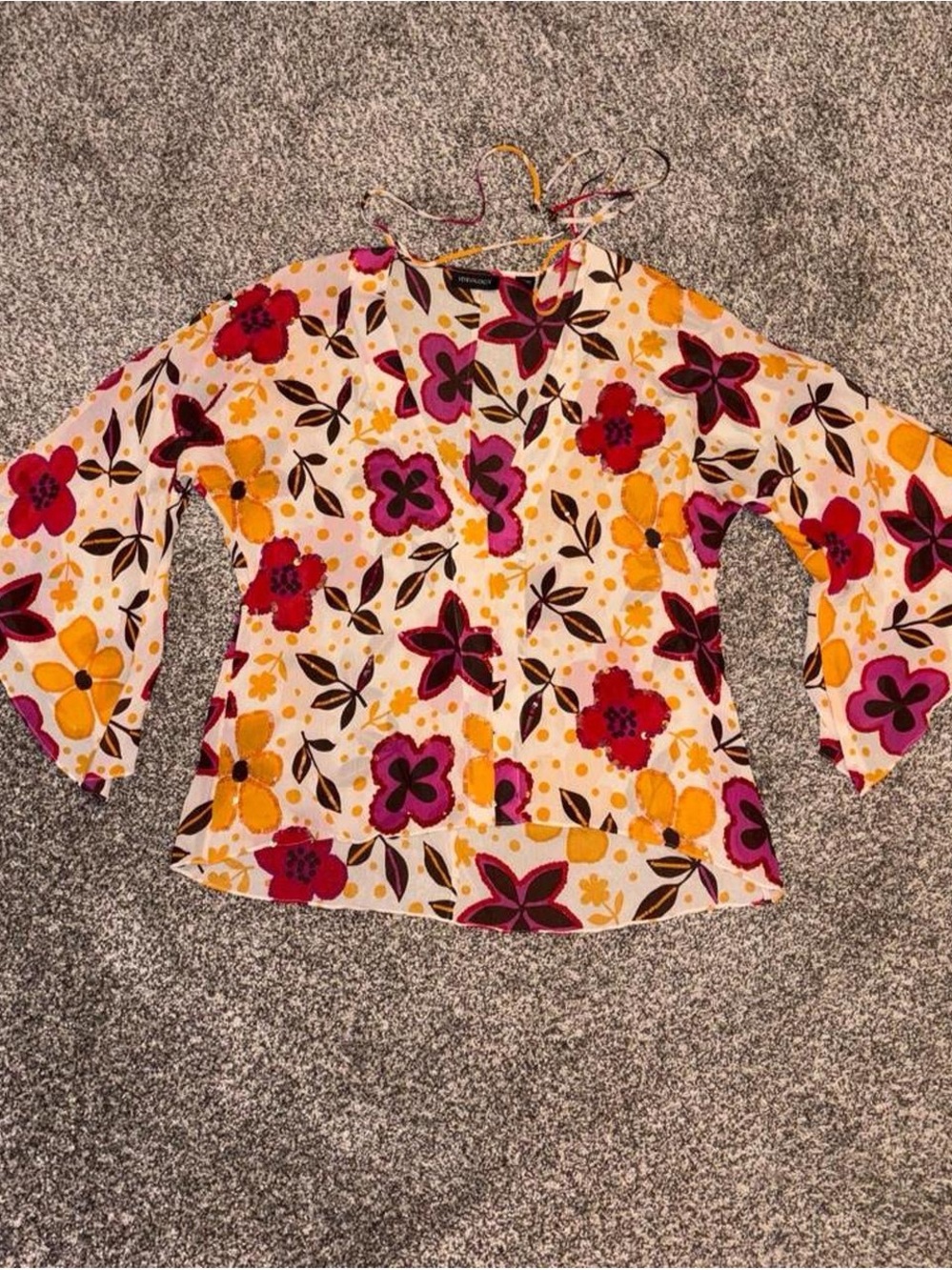 Y2K v neck blouse with floral design and sequins